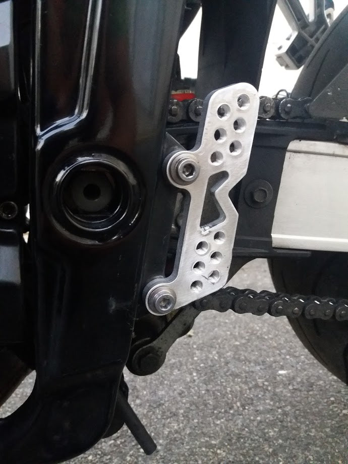 Platine déport cale-pieds Yamaha Fazer 600