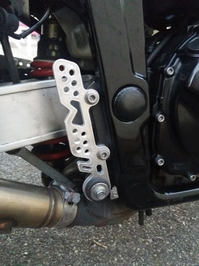 Platine déport cale-pieds Yamaha Fazer 600